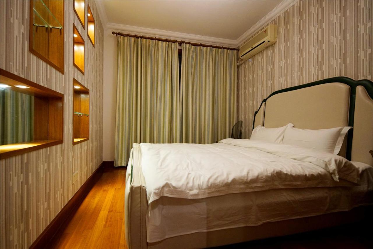 The Bund View Apartment *