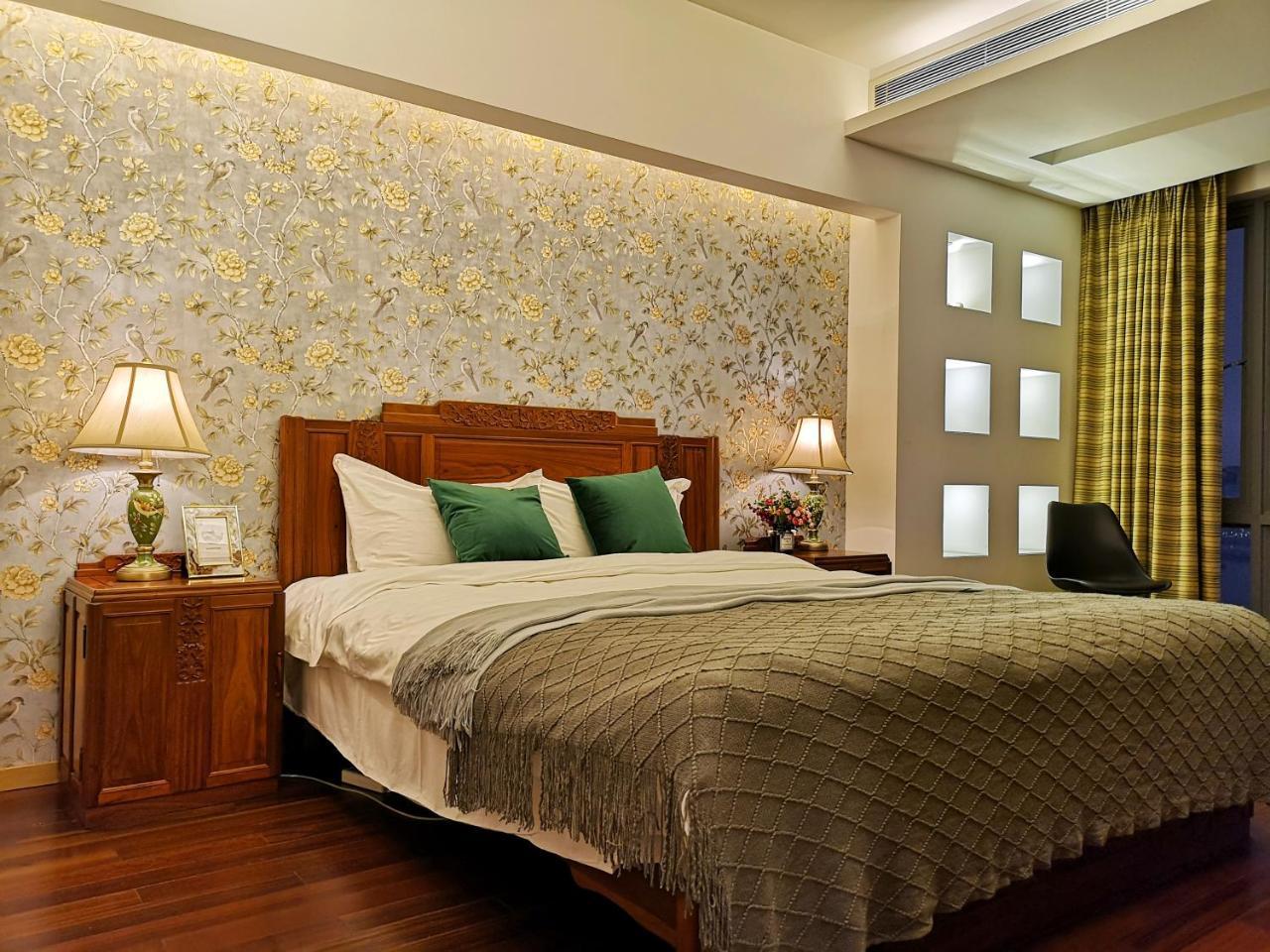 The Bund View Apartment *